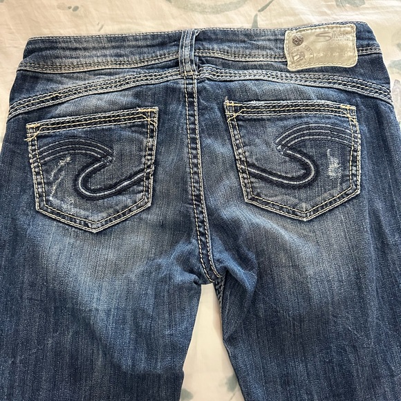 Silver jeans Tuesday Rose Capri. Waist size 27. Lightly used condition. - Picture 2 of 4